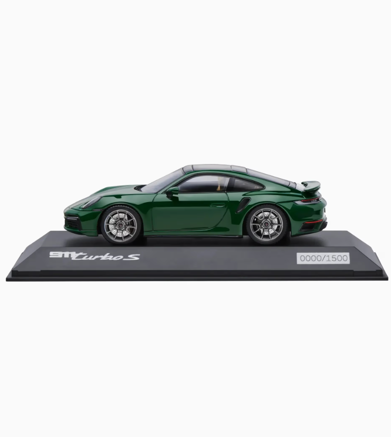 911 Turbo S 992, irisch green