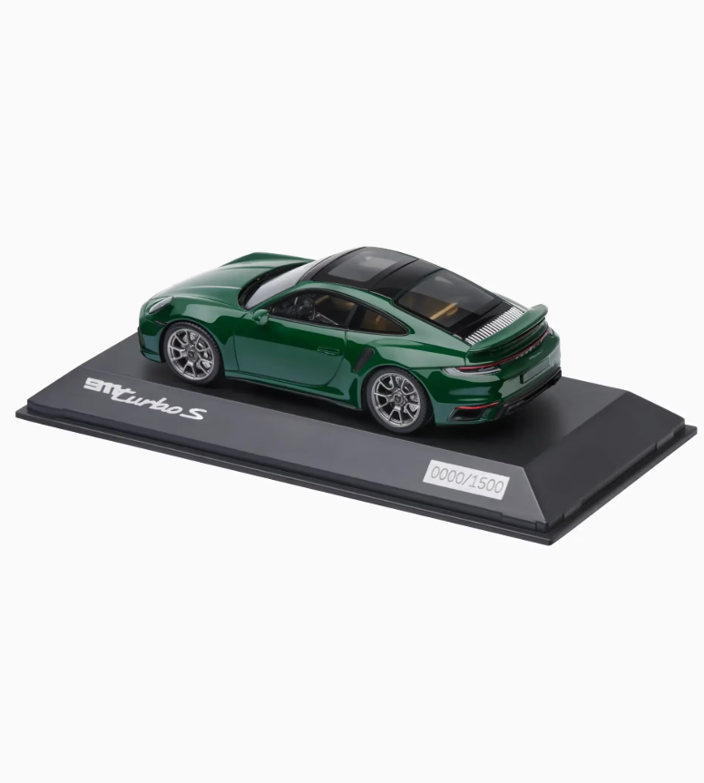 911 Turbo S 992, irisch green