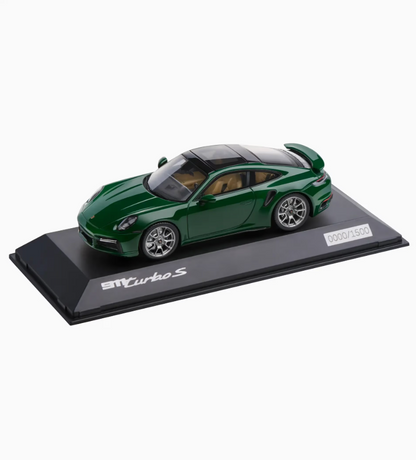 911 Turbo S 992, irisch green