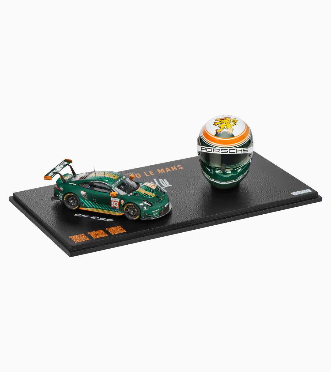 Porsche 911 RSR and Michael Fassbender helmet – Limited Edition