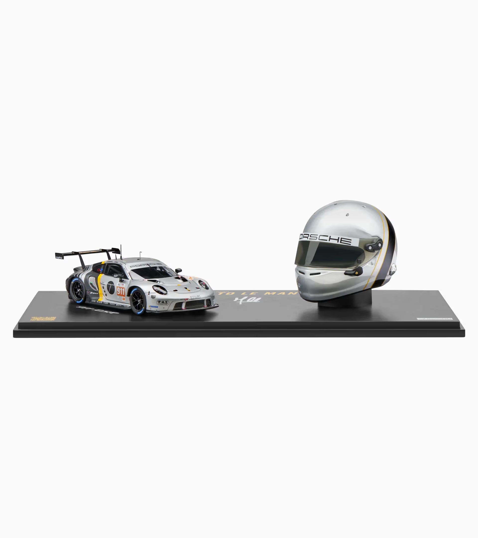Porsche 911 RSR and Michael Fassbender helmet – Limited Edition